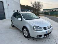 Usado VW Golf IV Highline 105 CV (77 kW) 2005 Gris / plata Berlina