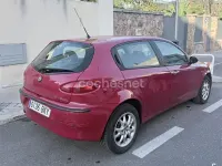 Usado Alfa Romeo 147 Progression 120 CV (88 kW) 2001 Rojo Utilitario