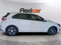 Usado Hyundai i30 120 CV (88 kW) 2021 Blanco Berlina
