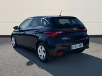 Usado Hyundai i20 101 CV (74 kW) 2022 Gris Utilitario