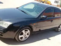 Usado Ford Mondeo Sport 130 CV (95 kW) 2003 Azul Berlina