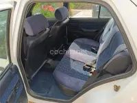 Usado Peugeot 205 60 CV (44 kW) 1996 Blanco Utilitario