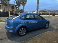Usado Ford Focus Trend 109 CV (80 kW) 2011 Azul Berlina
