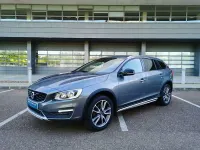 Usado Volvo V60 CC Summum 150 CV (110 kW) 2018 Gris / plata Familiar