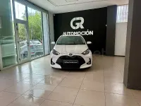 Usado Toyota Yaris Hybrid Style 116 CV (85 kW) 2023 Blanco Berlina