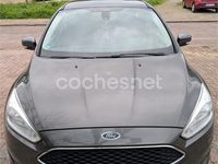 Usado Ford Focus Trend 125 CV (91 kW) 2018 Gris / plata Berlina