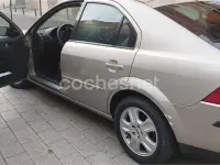 Usado Ford Mondeo Trend 115 CV (84 kW) 2004 Beige Familiar