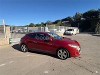 Usado Renault Mégane Dynamique 105 CV (77 kW) 2011 Granate Berlina