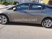 Usado Opel Astra Dynamic 110 CV (80 kW) 2017 Gris / plata Berlina