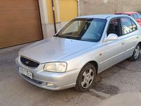 Usado Hyundai Accent GLS 102 CV (75 kW) 2002 Plateado Utilitario