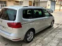 Usado Seat Alhambra Ecomotive 140 CV (102 kW) 2012 Gris / plata Monovolumen