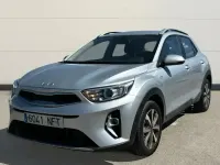 Usado Kia Stonic 100 CV (73 kW) 2025 Gris SUV
