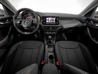 Usado Skoda Kamiq Ambition 110 CV (80 kW) 2023 Plateado SUV