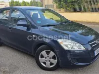Usado Kia Ceed 109 CV (80 kW) 2008 Azul Utilitario