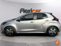 Usado Toyota Yaris Hybrid Active 116 CV (85 kW) 2025 Gris / plata Berlina