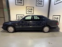 Usado Mercedes E320 Elegance 220 CV (161 kW) 1997 Azul Berlina