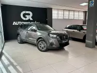 Usado Peugeot 2008 Active 100 CV (73 kW) 2020 Gris / plata SUV