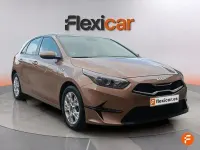 Usado Kia Ceed 100 CV (73 kW) 2023 Beige Utilitario