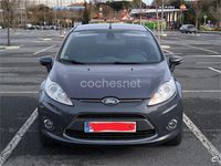 Usado Ford Fiesta Titanium 95 HP (69 kW) 2012 Cinzento Citadino