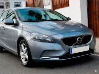Usado Volvo V40 Momentum 120 CV (88 kW) 2018 Gris / plata Berlina
