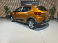 Usado Dacia Sandero Comfort 90 CV (66 kW) 2021 Naranja Berlina