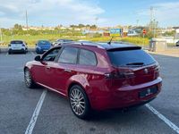 Usado Alfa Romeo 159 120 CV (88 kW) 2006 Granate Familiar