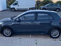 Usado Kia Rio 84 CV (61 kW) 2021 Azul Berlina