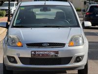 Usado Ford Fiesta Ghia 80 CV (58 kW) 2006 Gris Utilitario