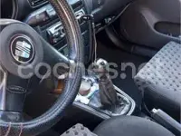 Usado Seat Leon Sport 110 CV (80 kW) 2000 Rojo Utilitario