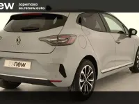 Usado Renault Clio V Techno 100 CV (73 kW) 2025 Gris Berlina