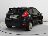 Usado Ford Fiesta Trend 97 CV (71 kW) 2011 Negro Utilitario