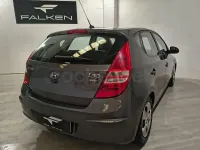 Usado Hyundai i30 Comfort 109 CV (80 kW) 2009 Gris / plata Berlina