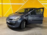 Usado Renault Clio II Privilege 85 CV (62 kW) 2007 Azul Berlina