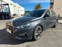Usado Hyundai i30 110 CV (80 kW) 2021 Gris / plata Berlina