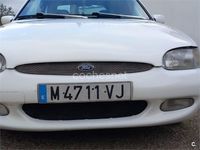 Usado Ford Escort 115 CV (84 kW) 1997 Blanco Berlina