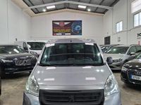 Usado Peugeot Partner Tepee Active 100 CV (73 kW) 2017 Gris Monovolumen