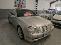 Usado Mercedes C220 143 CV (105 kW) 2001 Gris / plata Berlina