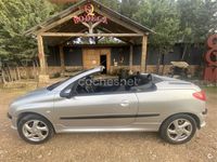 Usado Peugeot 206 110 CV (80 kW) 2002 Gris / plata Descapotable