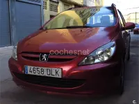 Usado Peugeot 307 90 CV (66 kW) 2005 Granate Familiar