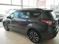 Usado Ford Kuga ST-Line 150 CV (110 kW) 2018 Gris / plata SUV