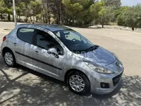 Usado Peugeot 207 Business-Line 75 CV (55 kW) 2011 Gris / plata Berlina