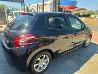 Usado Peugeot 208 Style 82 CV (60 kW) 2014 Violeta / lila Utilitario