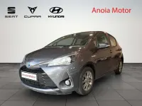 Usado Toyota Yaris Hybrid Active 99 CV (72 kW) 2019 Gris Utilitario