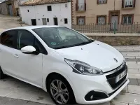 Usado Peugeot 208 Style 100 CV (73 kW) 2016 Blanco Utilitario