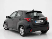 Usado Toyota Yaris Hybrid Active 116 CV (85 kW) 2022 Negro Berlina
