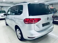Usado VW Touran Advance 115 CV (84 kW) 2019 Gris / plata Monovolumen