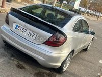 Usado Mercedes C220 143 CV (105 kW) 2004 Gris / plata Berlina