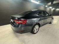 Usado Skoda Superb Ambition 150 CV (110 kW) 2017 Gris / plata Berlina