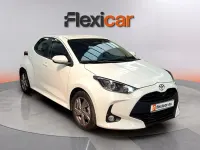 Usado Toyota Yaris Hybrid Active 116 CV (85 kW) 2025 Blanco Berlina