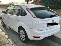 Usado Ford Focus Trend 90 CV (66 kW) 2011 Blanco Berlina